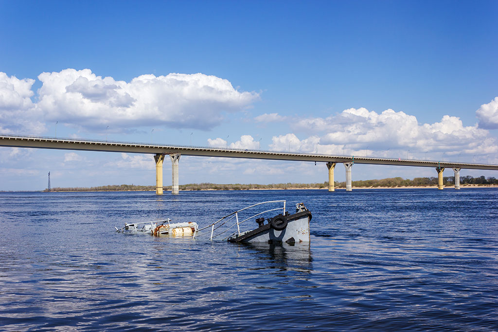 boat sinking in intercoastal