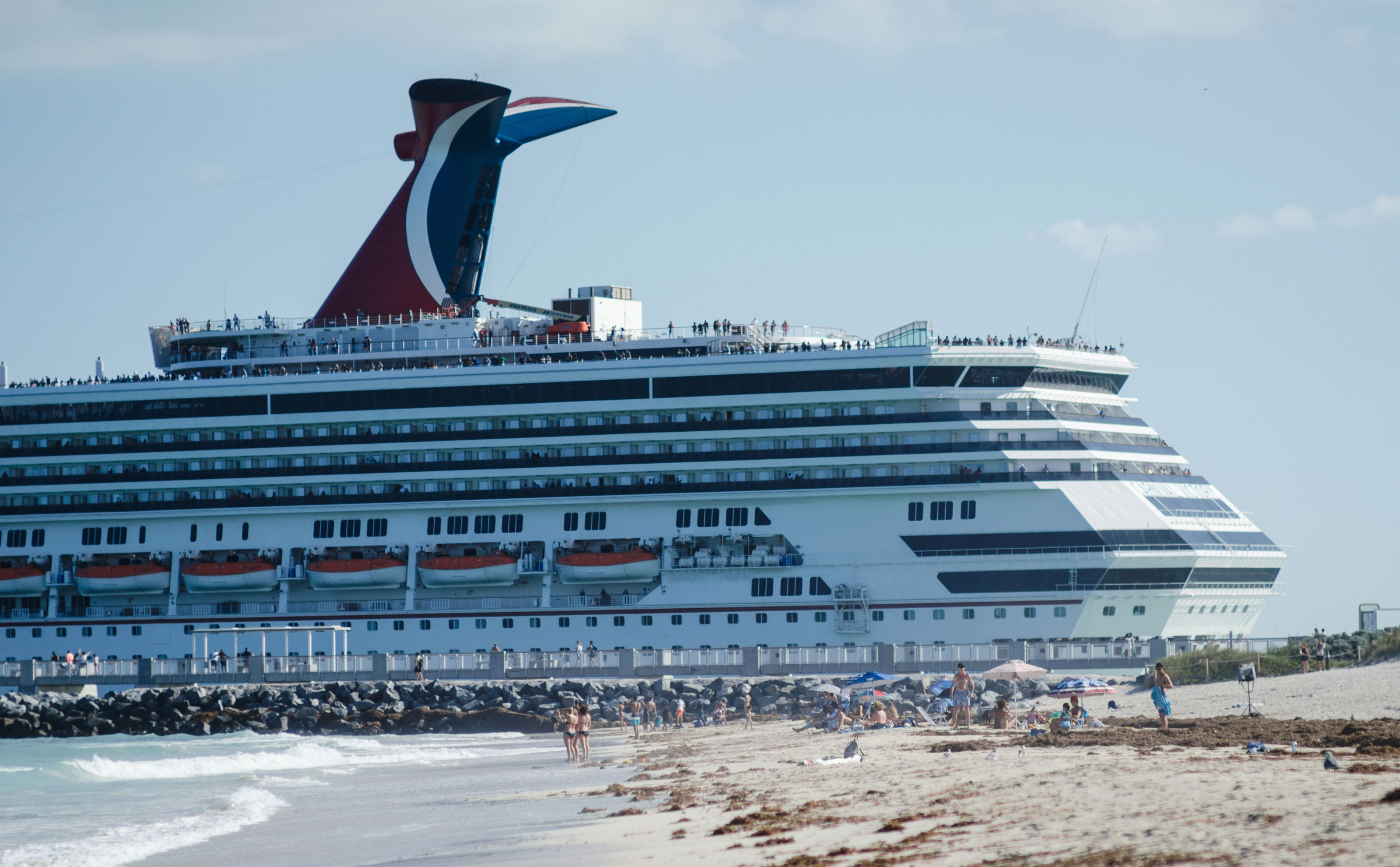 carnivalo cruise ship docked at port