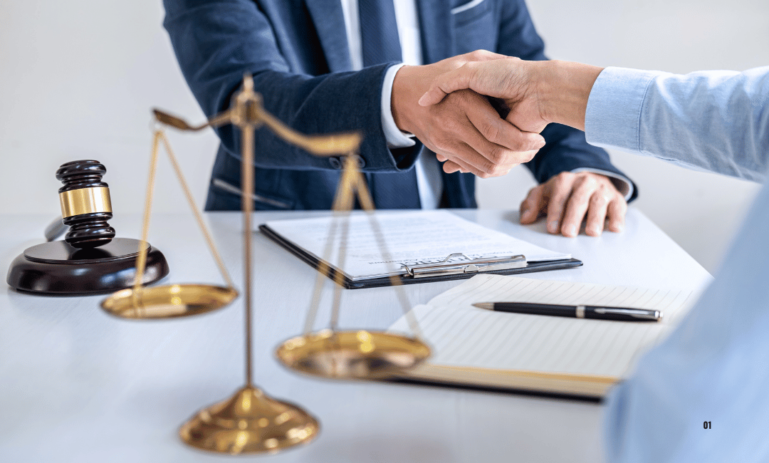 fort lauderdale construction acciddent lawyer shaking hands with client