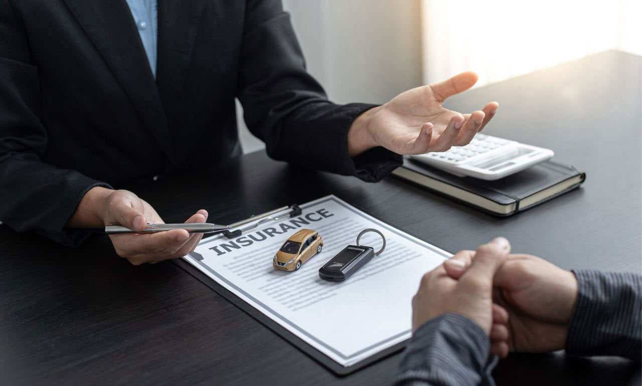 insurance agent discussing gap insurance with client