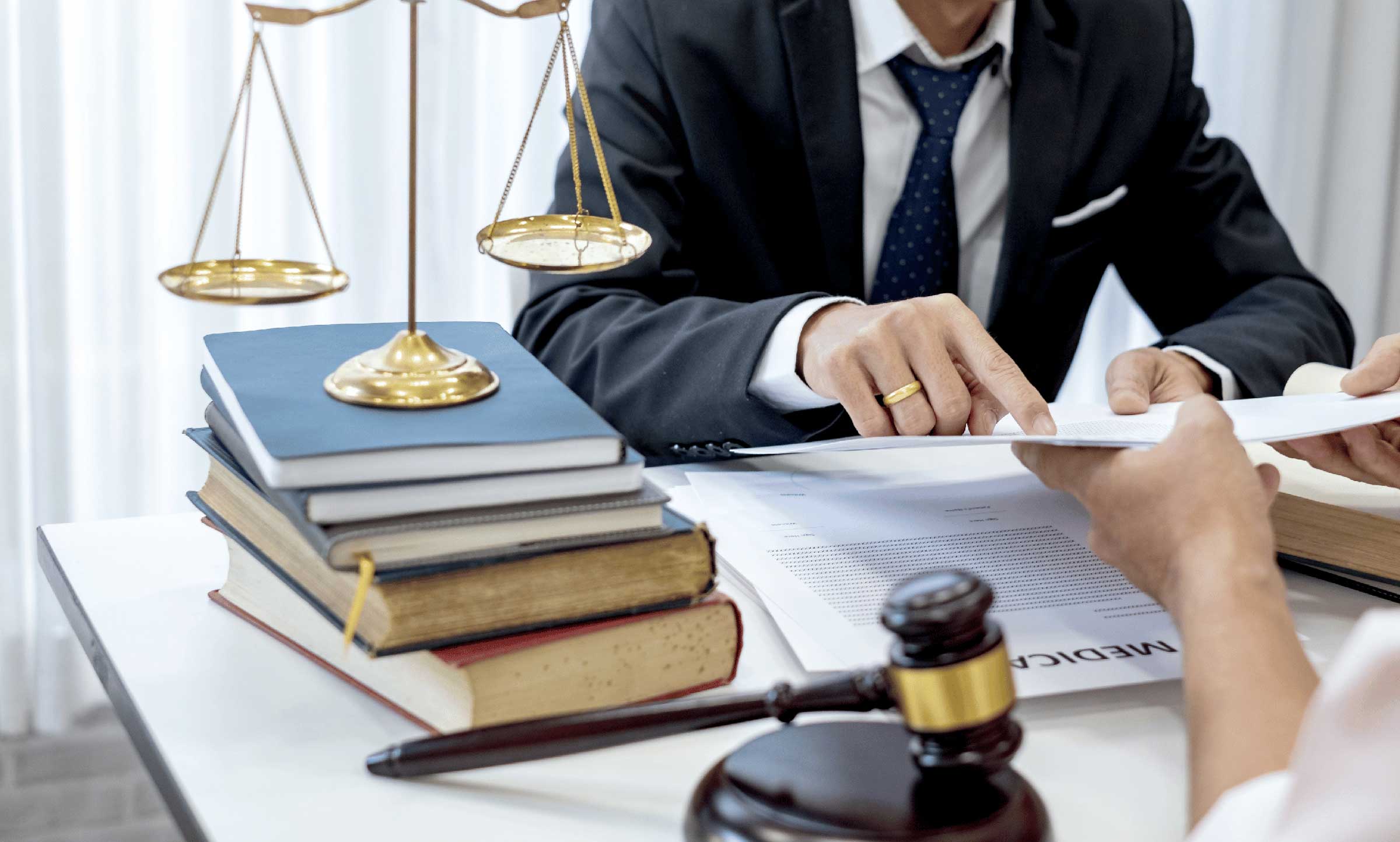 lawyer meeting with new client free consultation