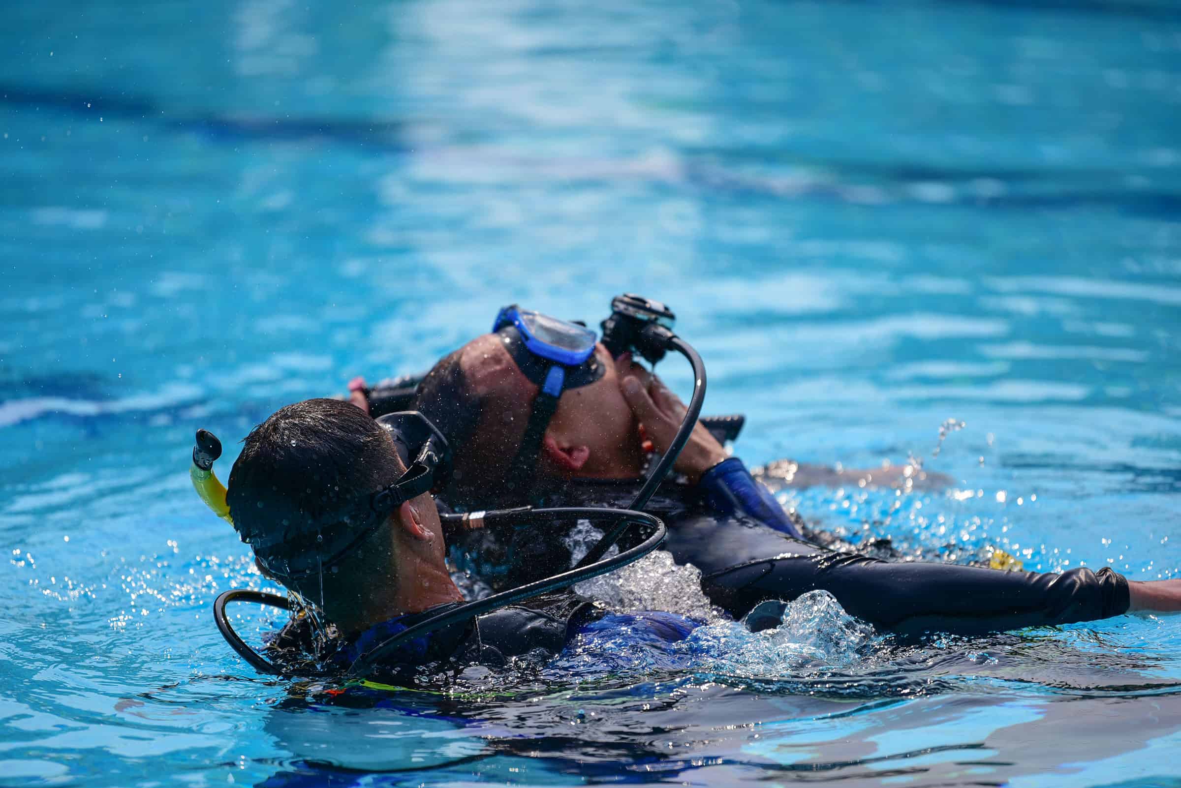 scuba diver rescuing another scuba diver demonstration