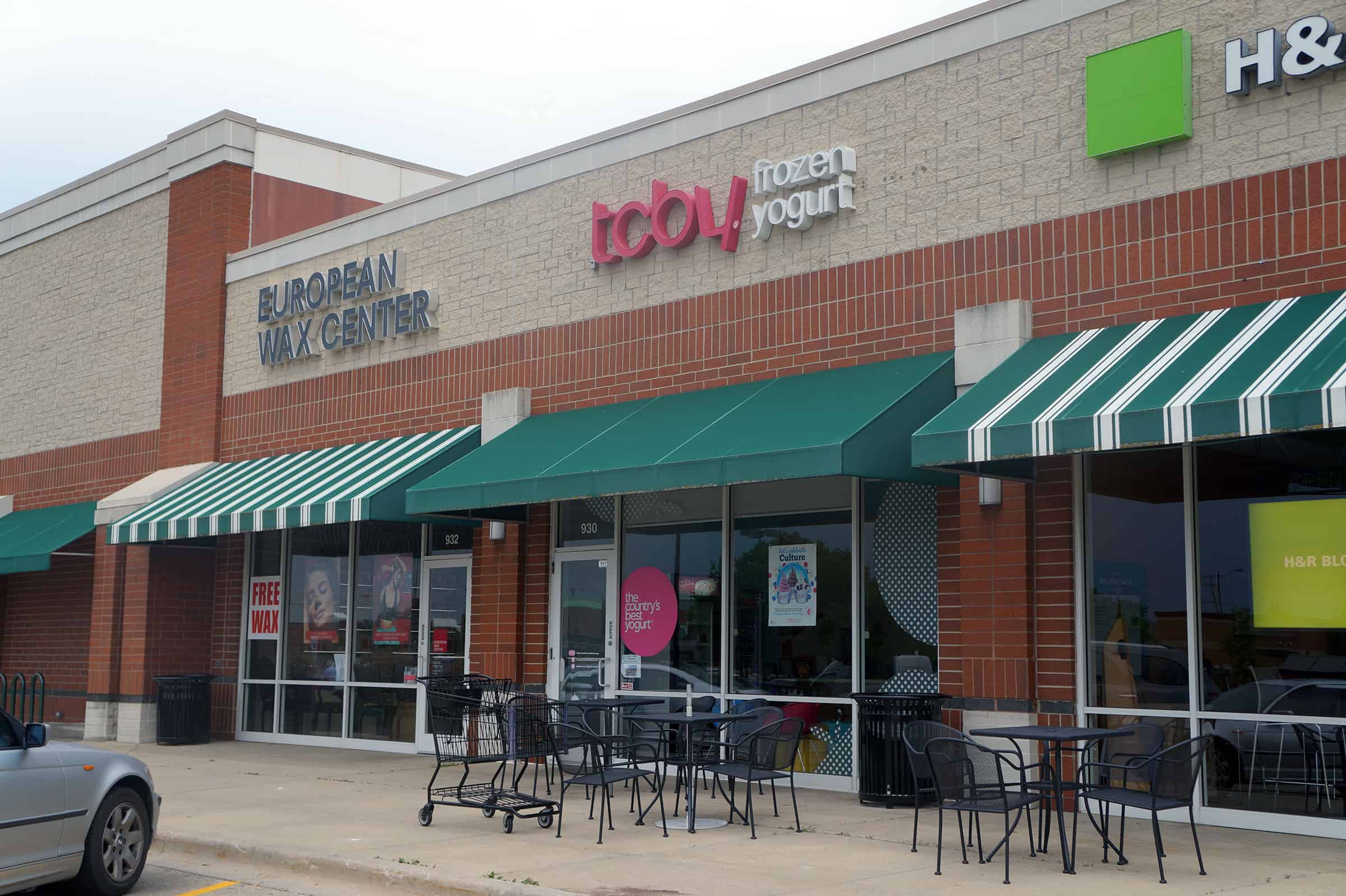 TCBY Frozen Yogurt Storefront