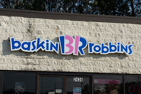 baskin robbins sign above door