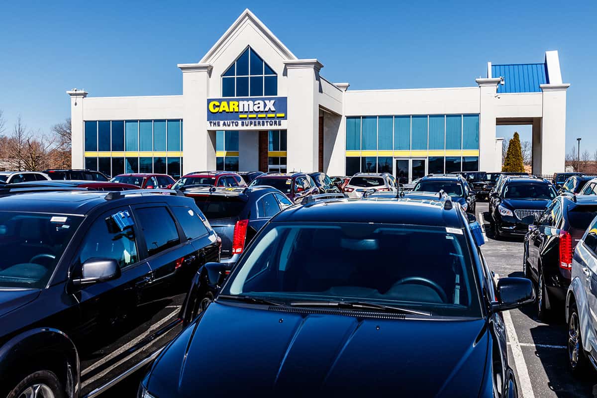 carmax outside view of building and cars