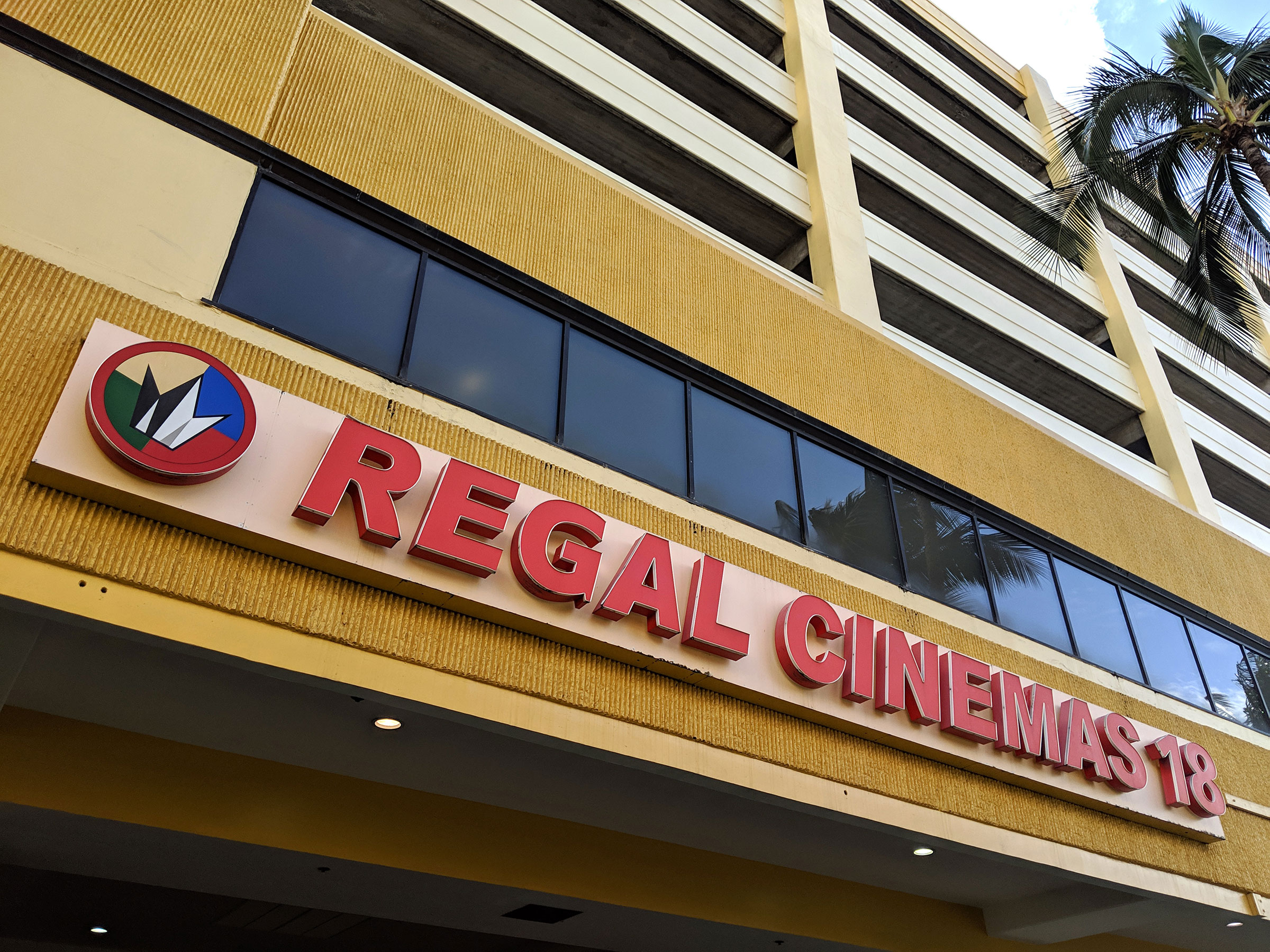 regal cinemas sign